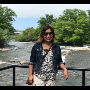 Meet your Posher, Lola